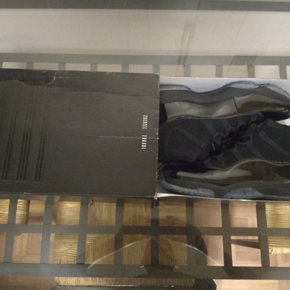 Air Jordan 11 Cap and Gown men's size 11